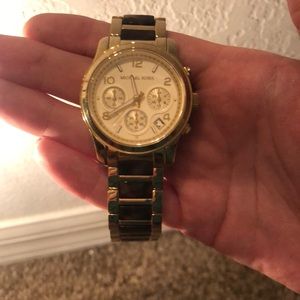 MICHAEL KORS GOLD WATCH